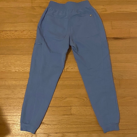 Fabletics ceil blue scrub set - Picture 5 of 8
